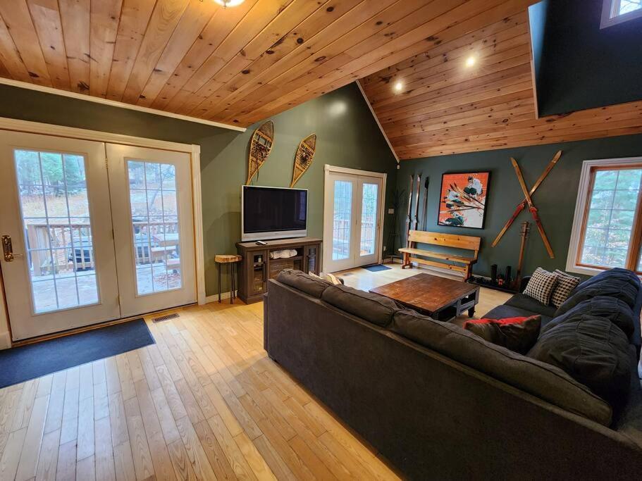 Dingle Run Lodge At Sir Sam'S Haliburton Exterior foto